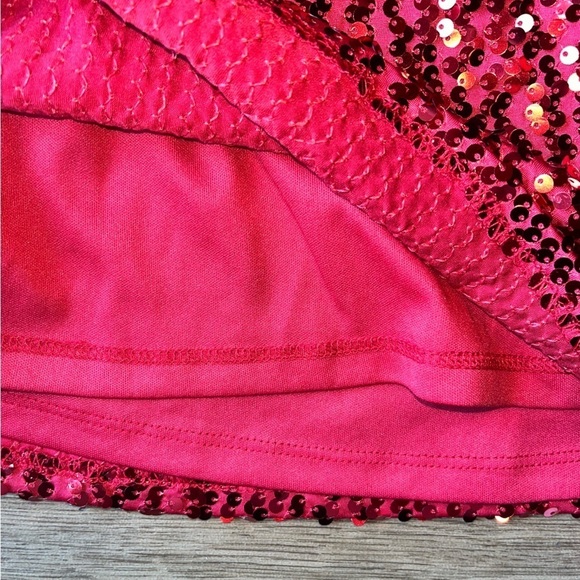 🔥TEMP PRICE DROP🔥Love on a Hanger red sequin garland strapless crop & mini skirt - Picture 5 of 6